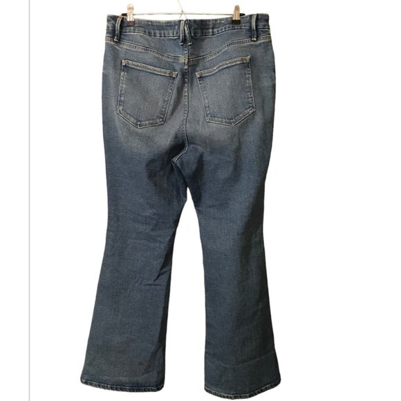 Good American Flare Leg Jeans - Picture 4 of 8